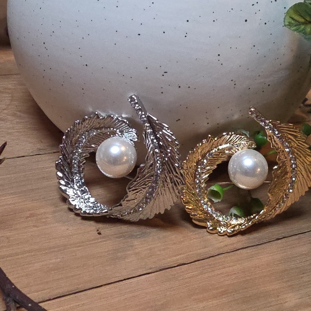Feather Pearl Brooch, Gold-tone Or Silver-tone | NWOT